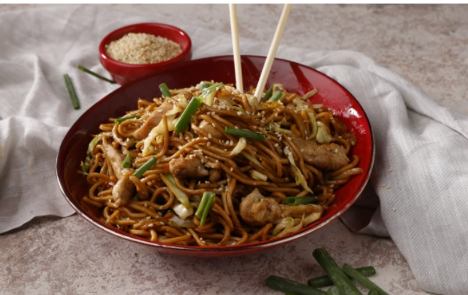 Tavuklu ve Sebzeli Noodle Tarifi